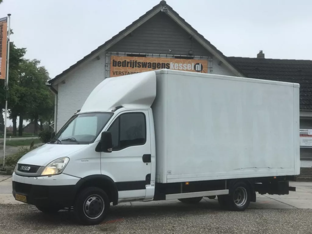 Iveco Daily 35C13 2.3 Hpi Euro 4 Koffer Bakwagen Laadklep Trekh. 3.5t
