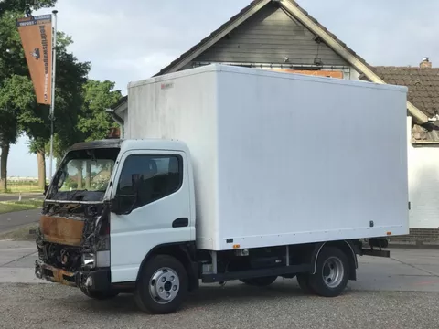 Mitsubishi Canter Fuso 6S15 3.0 Di EEV bakwagen koffer brandschade